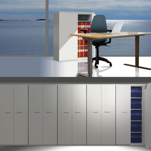 Kontorsplats med skåp och pärmar att skydda